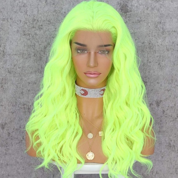 💫 18” NEON GREEN BODY WAVYLACE FRONT WIG *NEW*